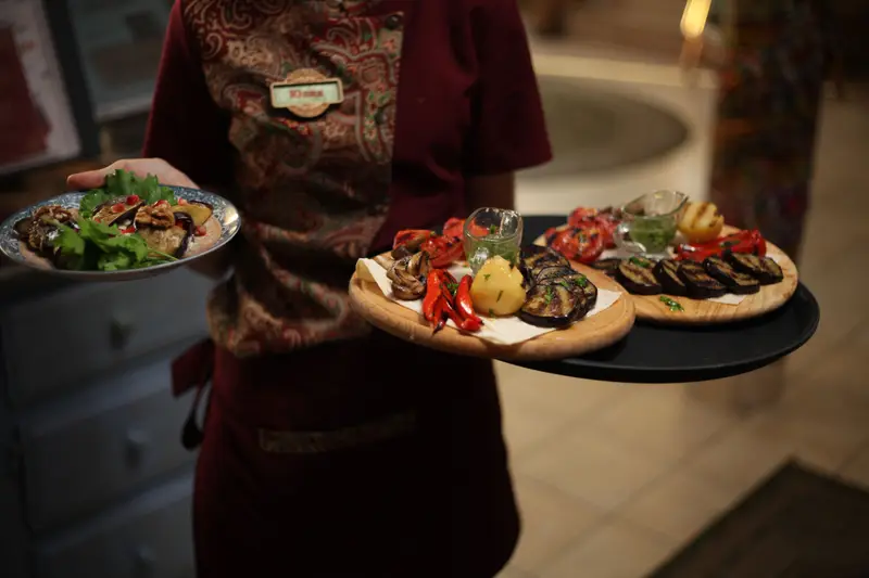 Restaurants & service